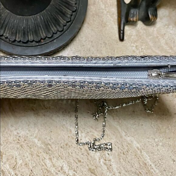 𝅺SILVER mesh handbag clutch shoulder bag NWOT - Picture 2 of 3